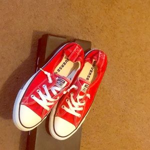 Converse size 9 women’s. Never worn.
